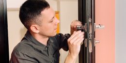 Pourquoi un serrurier peut coûter aussi cher ?