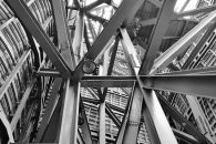 Le tube rectangulaire acier : un choix robuste et polyvalent pour vos projets de construction et d’aménagement